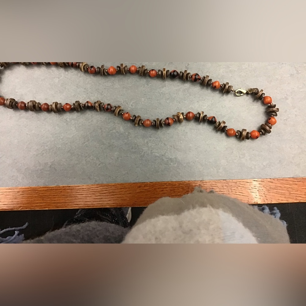 NWOT Beautiful Earth, warm wood and stone Necklace